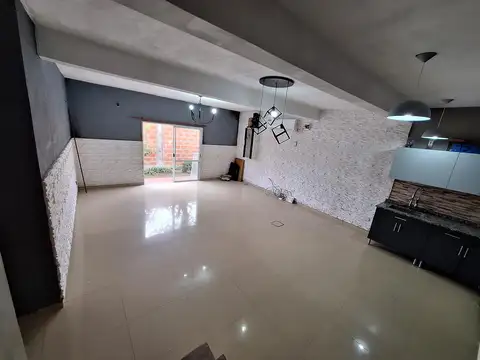 Casa en Venta con 3 cocheras