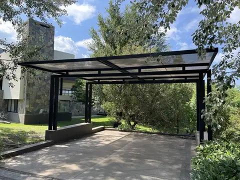 Casa 5 ambientes con 3 baños