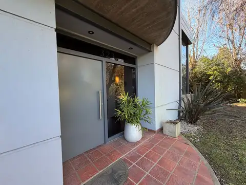 Casa en Venta en Campana, USD 220.000