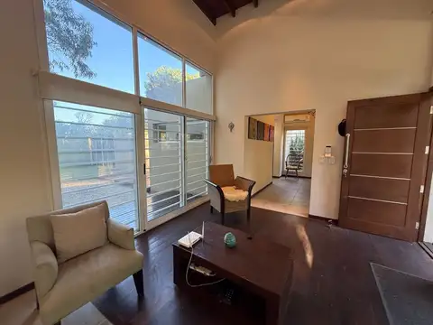 Casa 6 ambientes con 5 baños