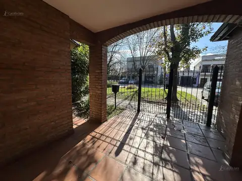 Casa en Alquiler en Castelar, USD 1.200