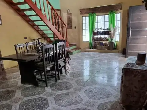 Casa en Venta con 2 cocheras