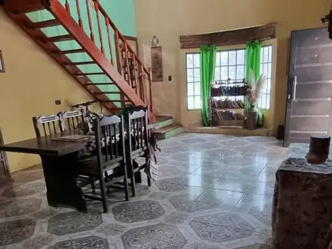 Casa en Venta con 2 cocheras