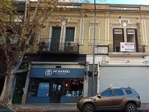 Hermoso PH a refaccionar VENTA Plaza Flores SUBTE