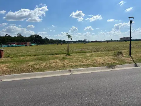 Venta lote en Village Plaza