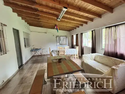 Casa en Venta con 3 cocheras