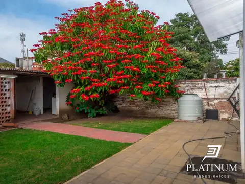 Casa 5 ambientes con 2 baños