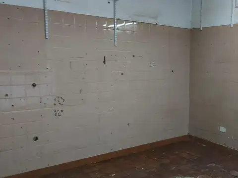 Isabel La Católica 1108. Local en Barracas.