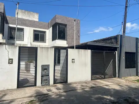 Duplex en venta - Melchor Romero