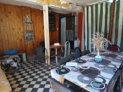 Casa 6 ambientes con 2 baños