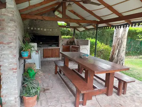 Casa 5 ambientes con 3 baños