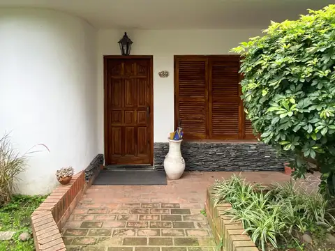 Casa en Venta en Alberdi, USD 189.000
