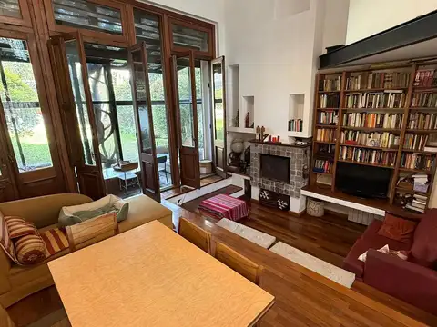 Casa en Venta con 4 cocheras