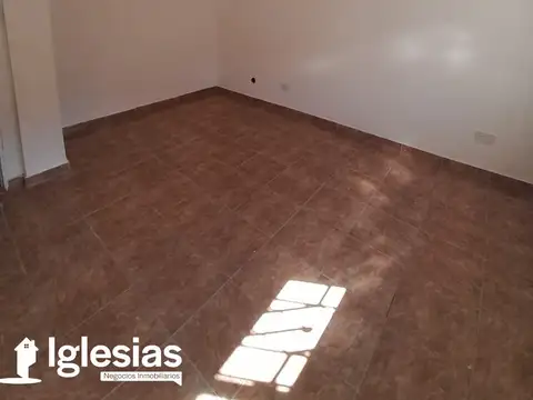 Depto Tipo Casa 2 ambientes con 1 baño