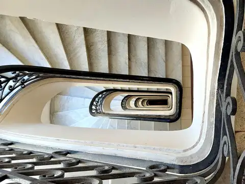 Av. De Mayo 1300, Piso 9°