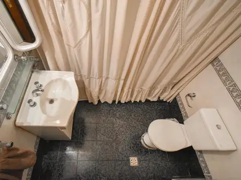 Venta Casa 4 ambientes con Pileta - Quincho - Parque en Ramos Mejia - Apto Crédito