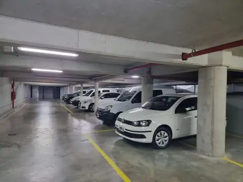 Oficina en Alquiler con 1 cochera