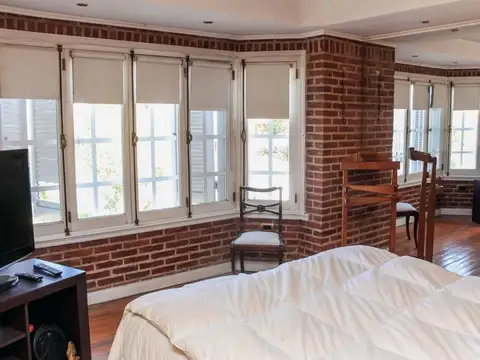 Casa 6 ambientes con 2 baños