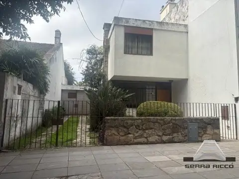 Casa en venta c/ cochera en Villa del Parque