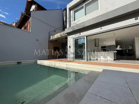 Casa 6 ambientes con 3 baños