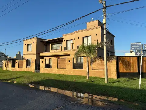 Casa en de 3 dormitorios c/ cochera en Altos de Matheu