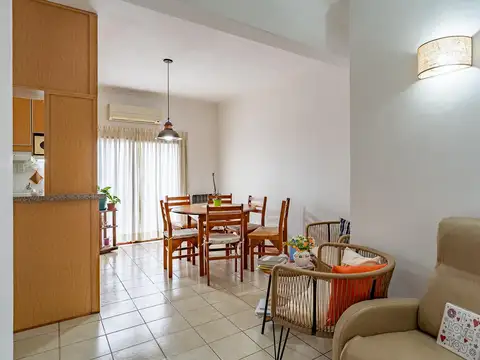 Casa a la venta en barrio Belgrano 3 dormitorios con patio terraza y local