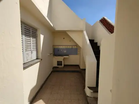 Casa 4 ambientes con 1 baño