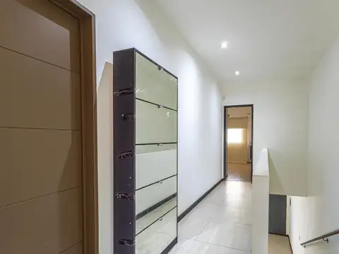 VENTA CASA DUPLEX CARAPACHAY 4 AMB COCHERA JARDIN SIN EXPENSAS