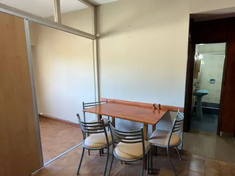HERMOSO MONOAMBIENTE CON COCHERA - PLENO CENTRO