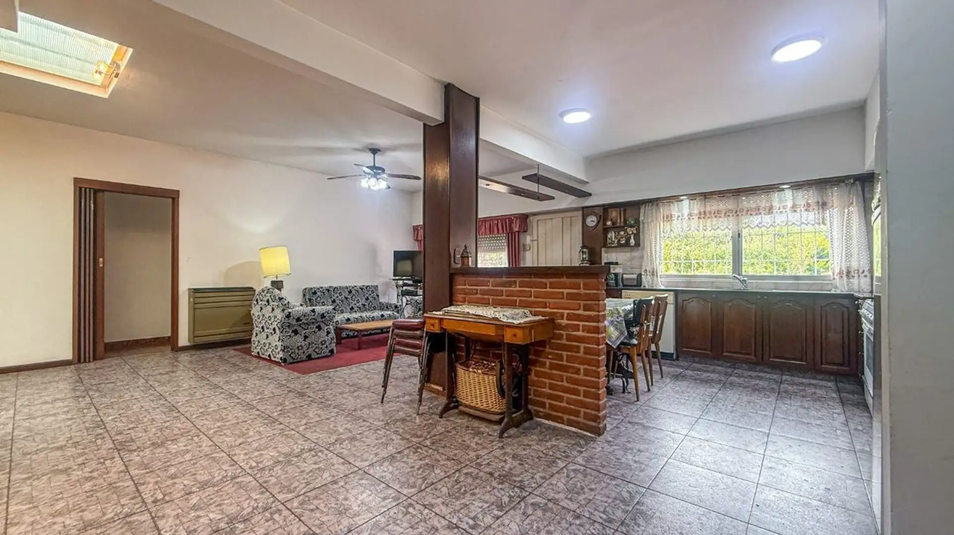 VENTA CASA 5 AMBIENTES PARQUE Y QUINCHO EN CAMET