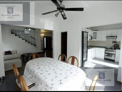 Casa 4 ambientes con 2 baños