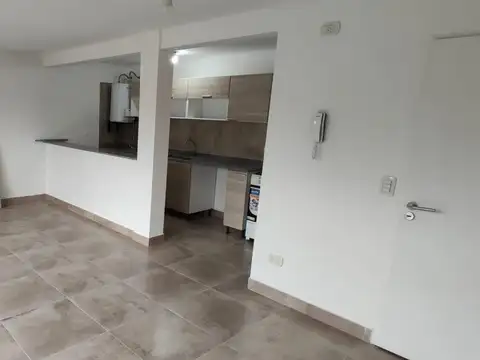 Depto. 2 ambientes al frente.