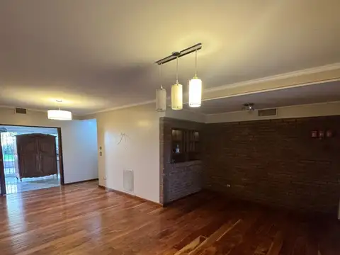 Casa 6 ambientes con 3 baños
