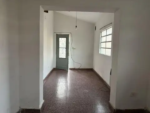 Casa 3 ambientes con 1 baño