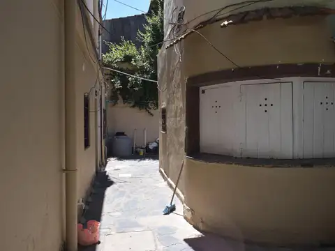 Casa 6 ambientes con 1 baño