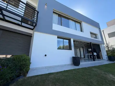 Casa en Venta en La Calera, USD 330.000