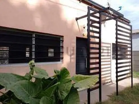Casa en Venta y Alquiler en 428 entre 135 y 136