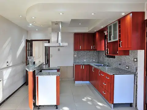 Casa en Alquiler en Ezpeleta Este, USD 1.700