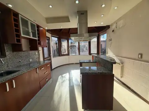 Casa en Alquiler en Ezpeleta Este, Partido de Quilmes