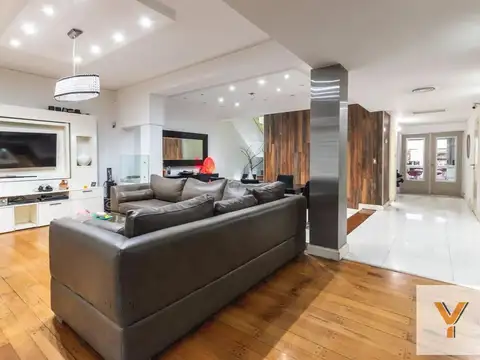 Casa en venta -  8 Dormitorios 7 Baños - 400Mts2 - Ramos Mejía
