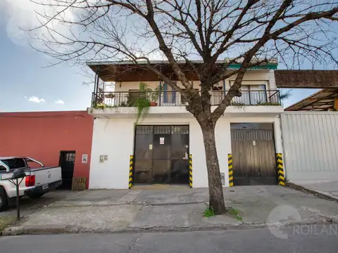 En Venta GALPÓN de 133m2 con vivienda en primer piso en Loma Hermosa