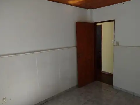 EN VENTA! CASA 2 DORM. - MUY BUENA ZONA RESIDENCIAL 
