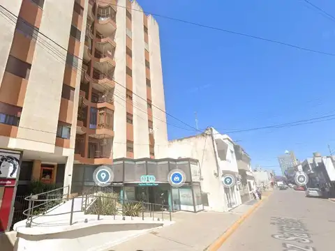 Vélez Sarsfield e/ Hipólito Yrigoyen y Alberdi