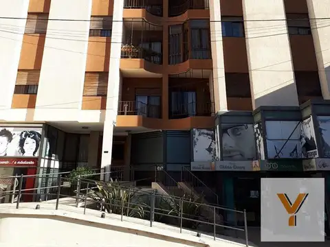 Vélez Sarsfield e/ Hipólito Yrigoyen y Alberdi
