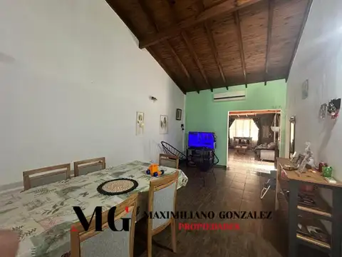 Casa 4 ambientes con 2 baños