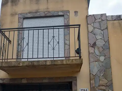 Casa en venta - 3 Dormitorios 3 Baños - 199Mts2 - La Plata