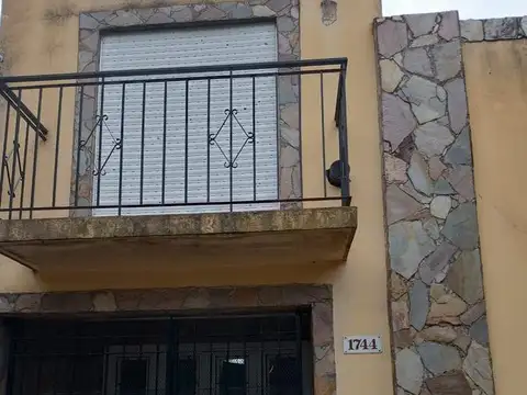 Casa en venta - 3 Dormitorios 3 Baños - 199Mts2 - La Plata