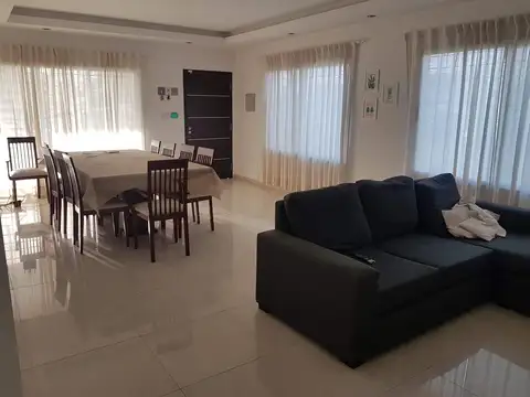 Casa en Venta en Roldan, USD 180.000