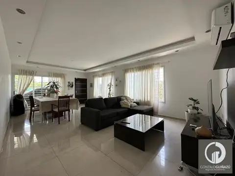 Casa en Venta con 4 cocheras