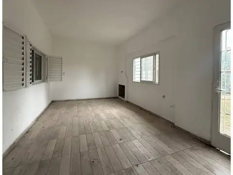Casa 4 ambientes con 1 baño